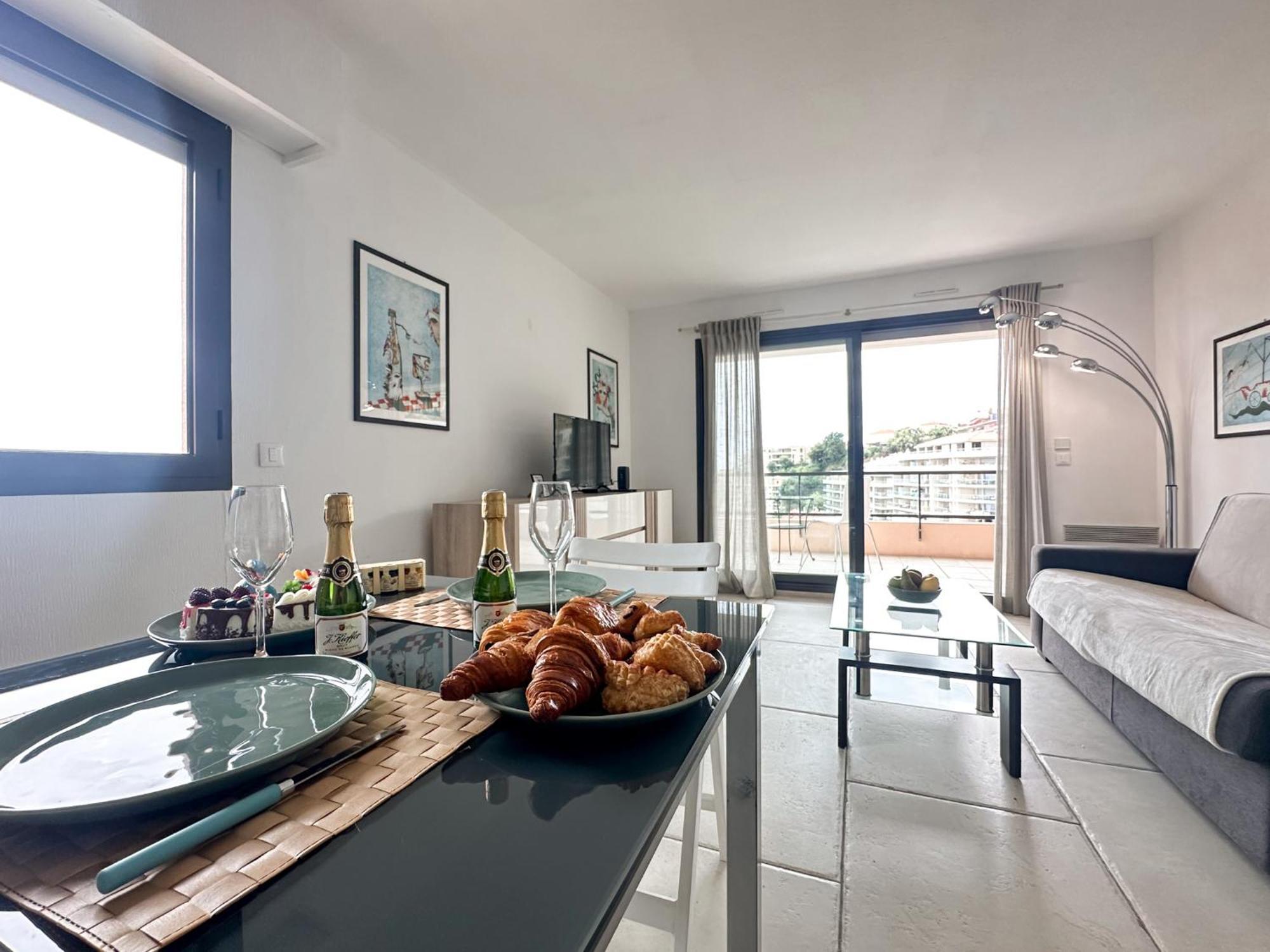 Luxurious 3 Rooms, Pool, Bnbrickeys Beausoleil Luaran gambar